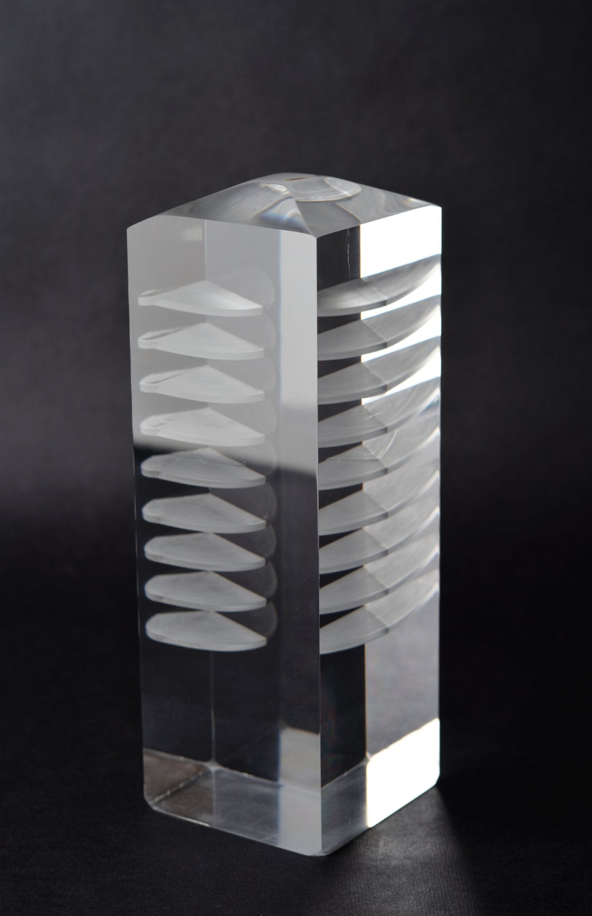 sculpture unique acrylique cale livre