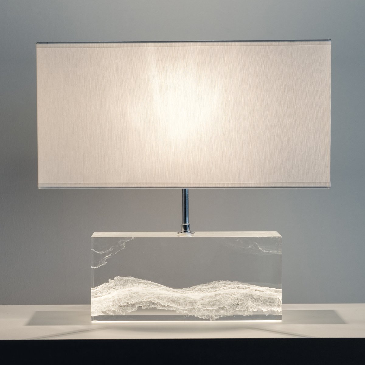 lampe en acrylique avec un design Cloud nuage, couleur blanc, Entreprise du Patrimoine vivant FIVA