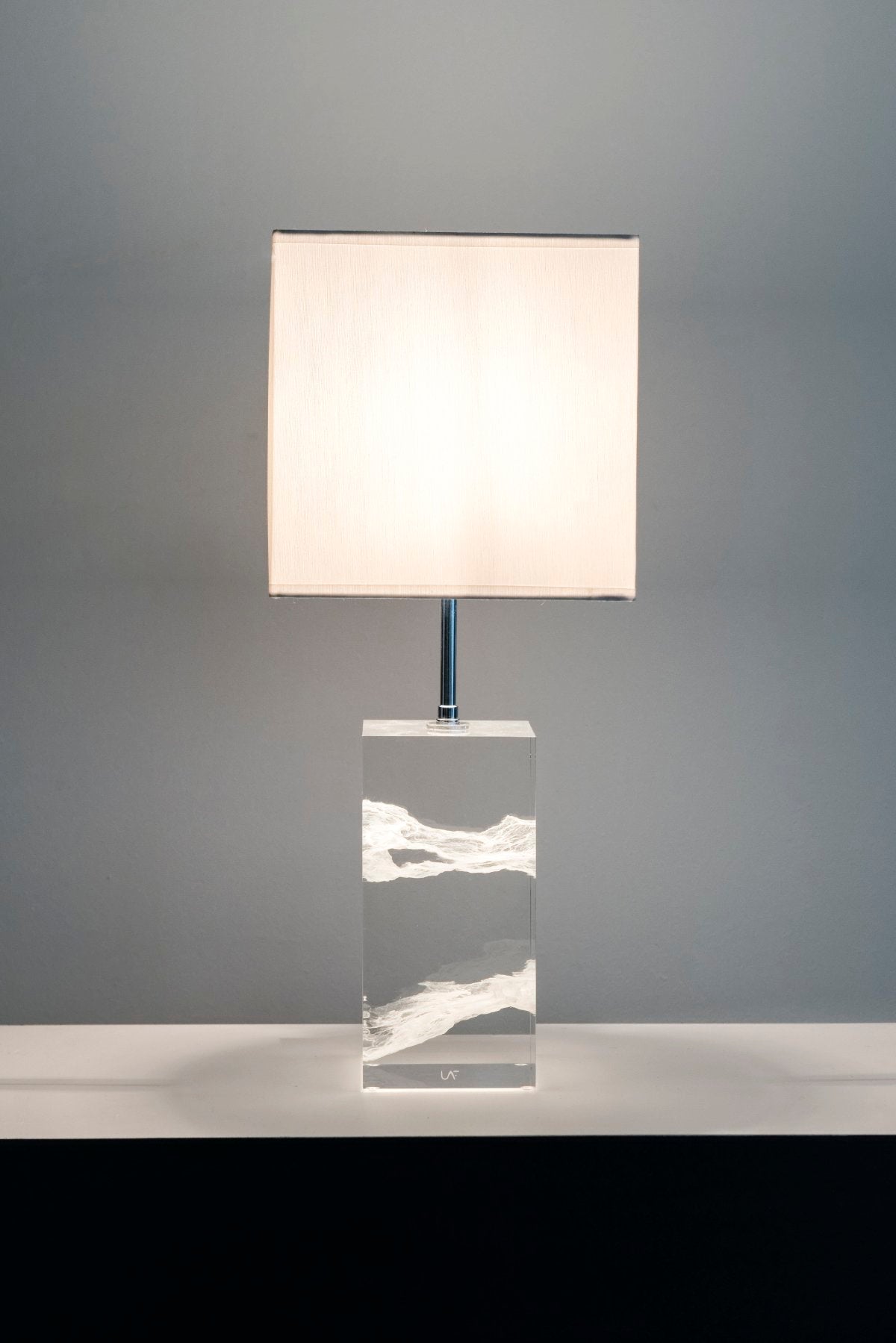 lampe en acrylique avec un design Cloud nuage, couleur blanc, Entreprise du Patrimoine vivant FIVA