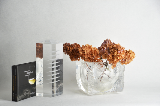 Sculpture cale livre acrylique et vase Paradoxe design acrylique