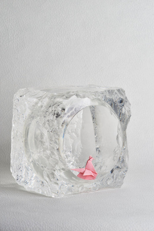 Vase paradoxe design en acrylique