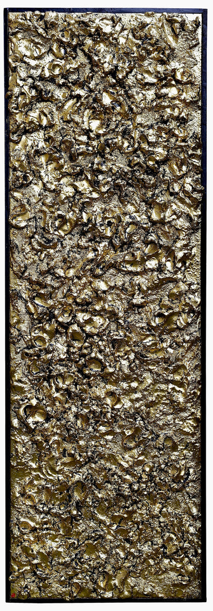Tableau abstrait doré vertical Dynamic Texture par Vincent GILD, relief organique en résine chargée et feuille métallique.