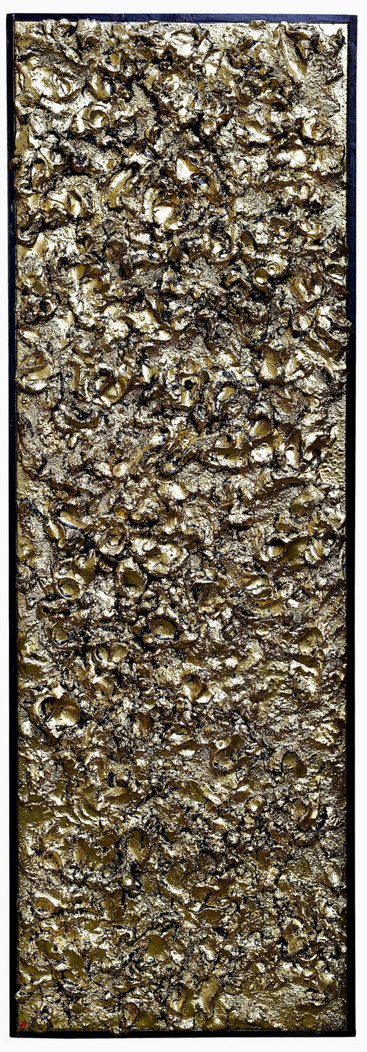 Tableau abstrait doré vertical Dynamic Texture par Vincent GILD, relief organique en résine chargée et feuille métallique.