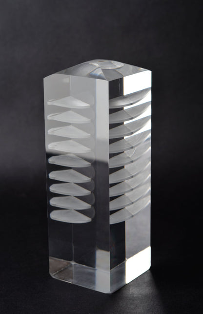 sculpture unique acrylique cale livre