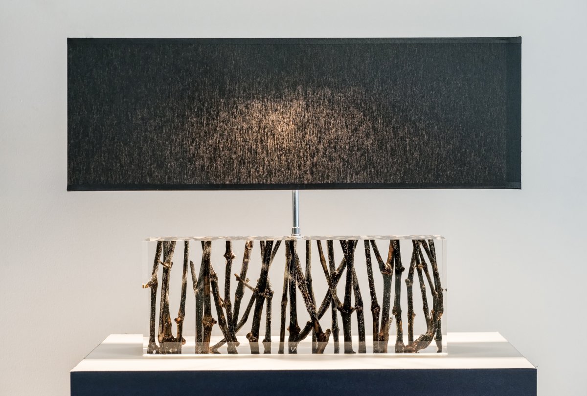 lampe en acrylique avec sarments de bois, couleur noir, Entreprise du Patrimoine vivant FIVA